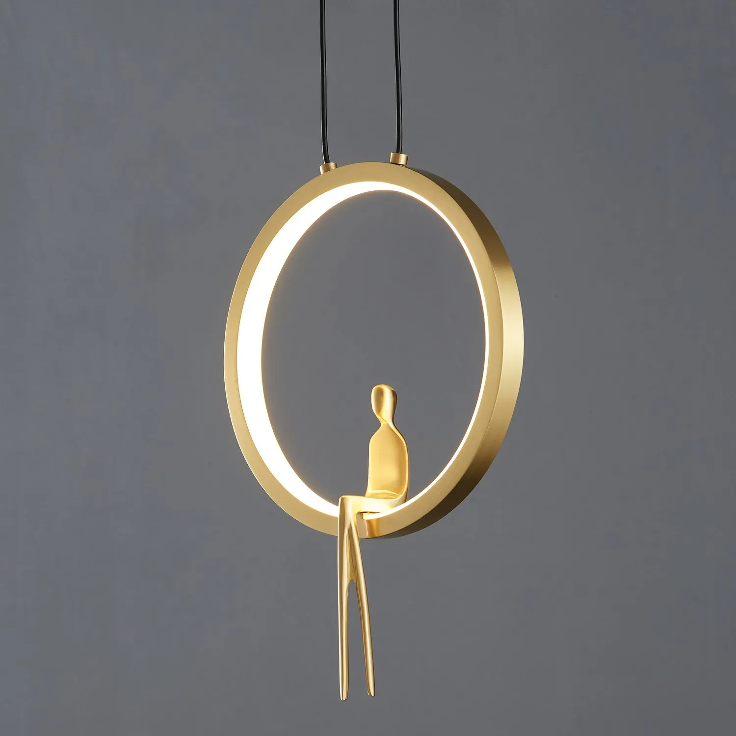 Lampa wisząca AMICI 27 cm - LED, mosiądz, złoty ring z dekoracyjną figurką - obrazek 8