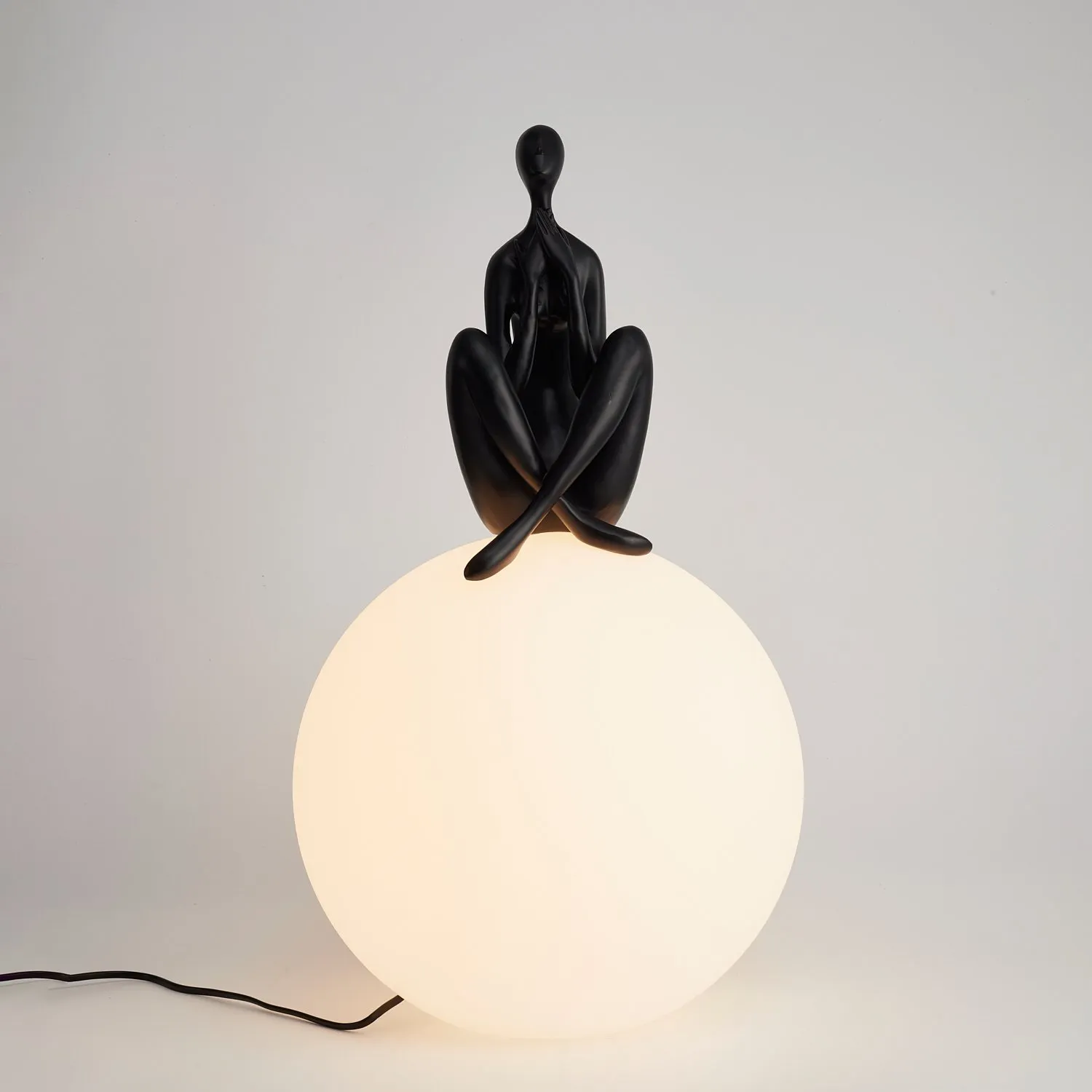 Lampa stołowa WOMAN-3 ,47 cm -czarna figura,biały klosz - obrazek 2
