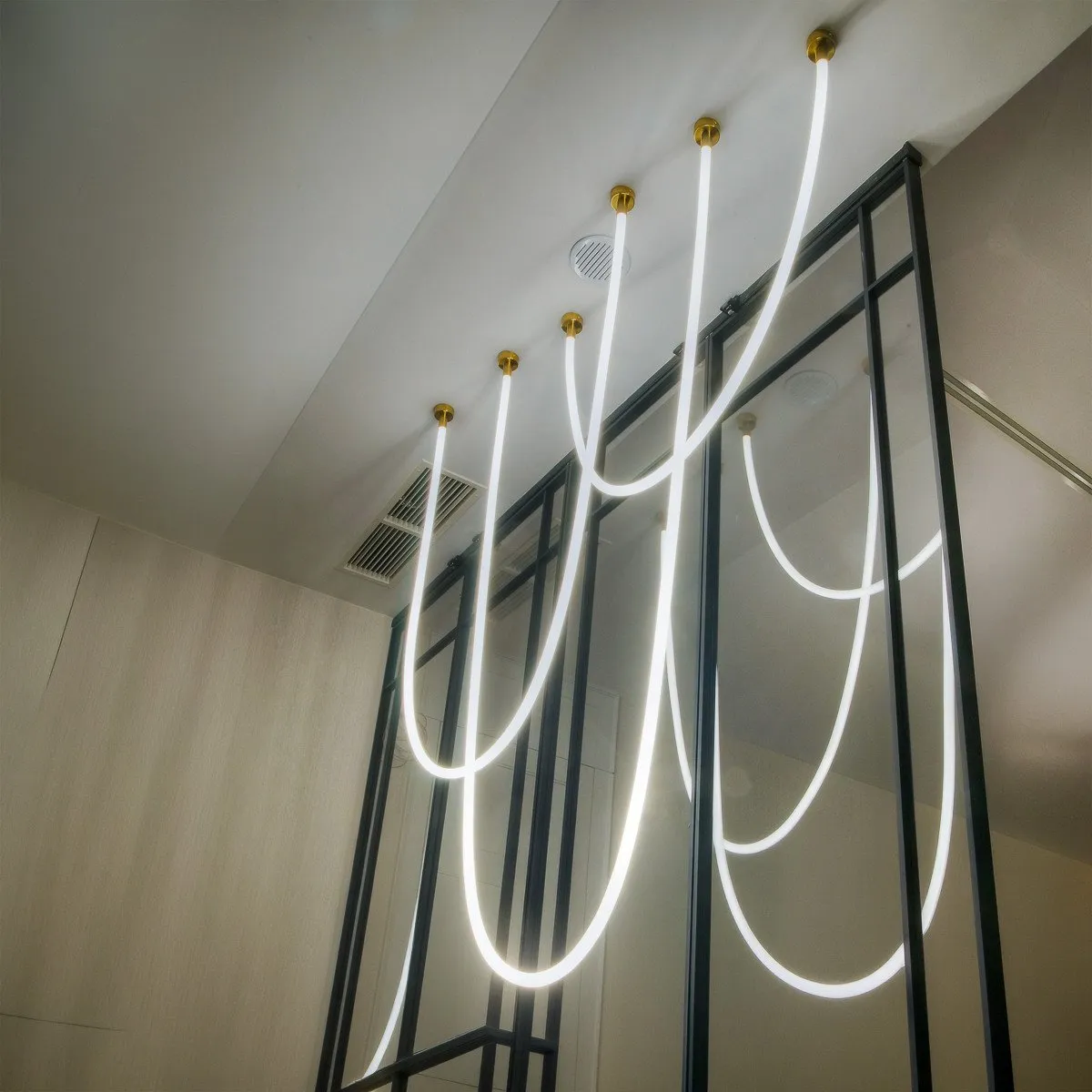 Lampa wisząca Rope Light 2 m biała Tuya Smart LED CCT - obrazek 3