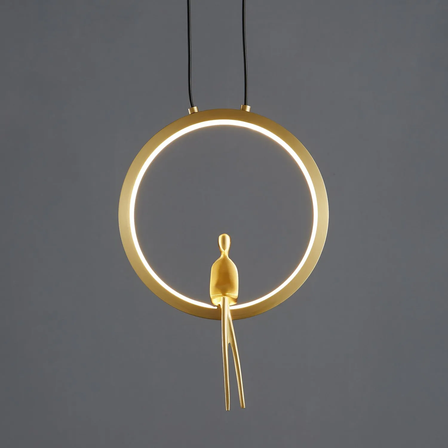 Lampa wisząca AMICI 27 cm - LED, mosiądz, złoty ring z dekoracyjną figurką - obrazek 7
