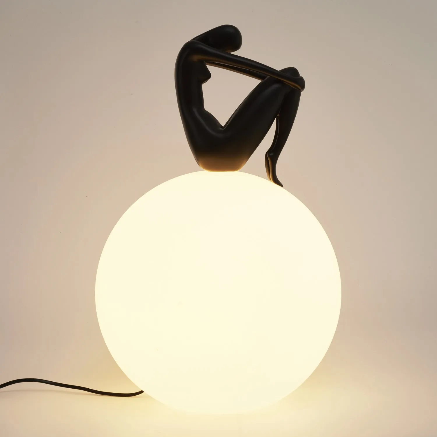 Lampa stołowa WOMAN-2 ,47 cm - czarna figura, biały klosz - obrazek 2