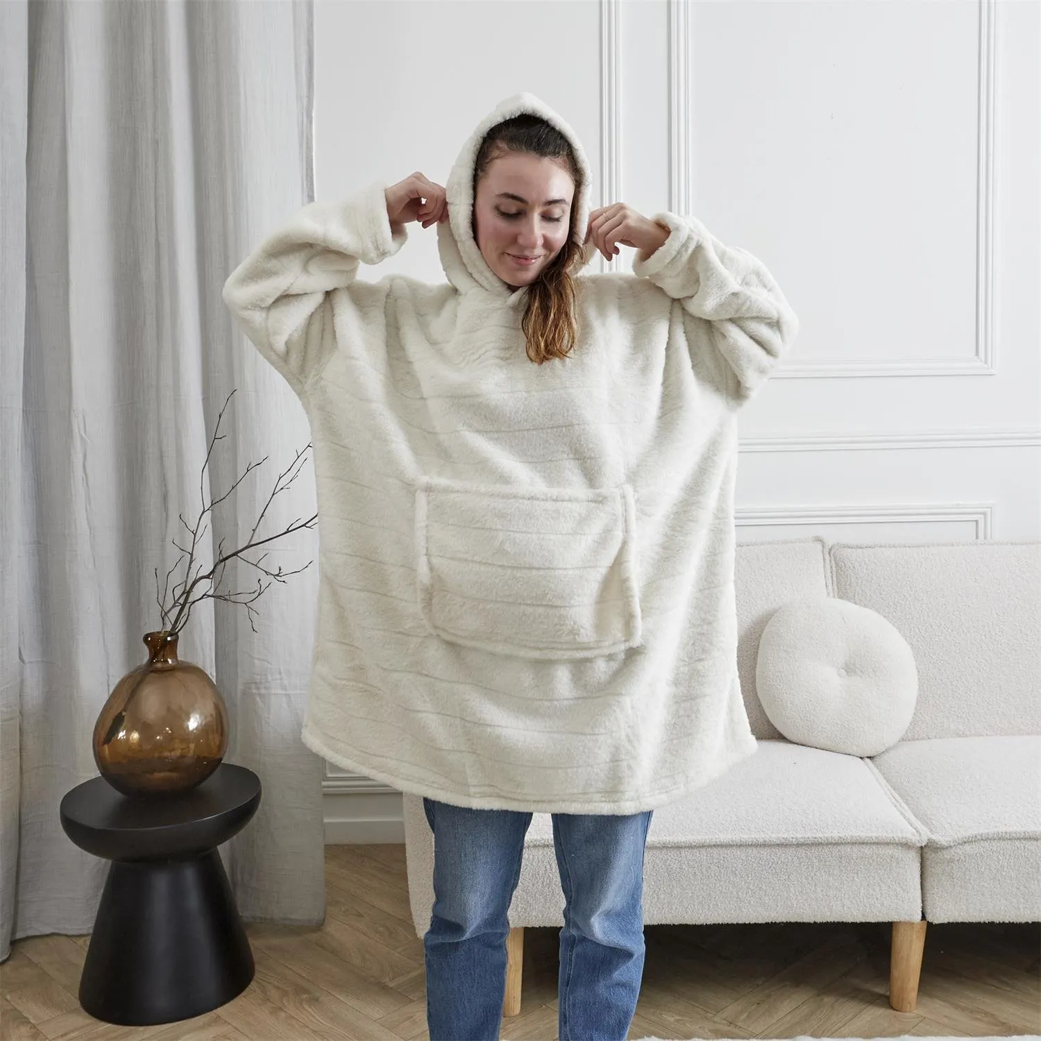 Bluza / snuddie z syntetycznego futerka biała - obrazek 2